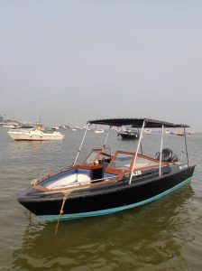 Lancer 21 Speedboat on Charter in Mumbai
